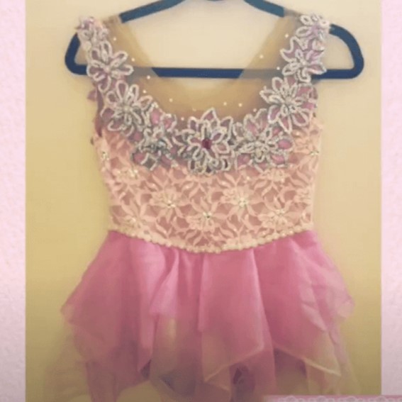 ピンクのドレスの写真