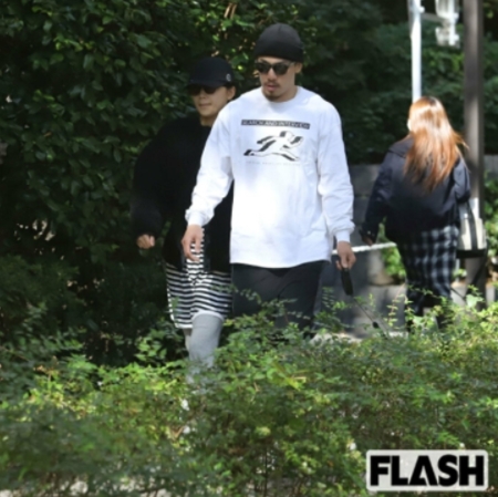 川口春奈と矢地裕介のお散歩デートの写真