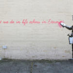 バンクシーの正体はスキンヘッドの男性？複数いるって本当？真相とは